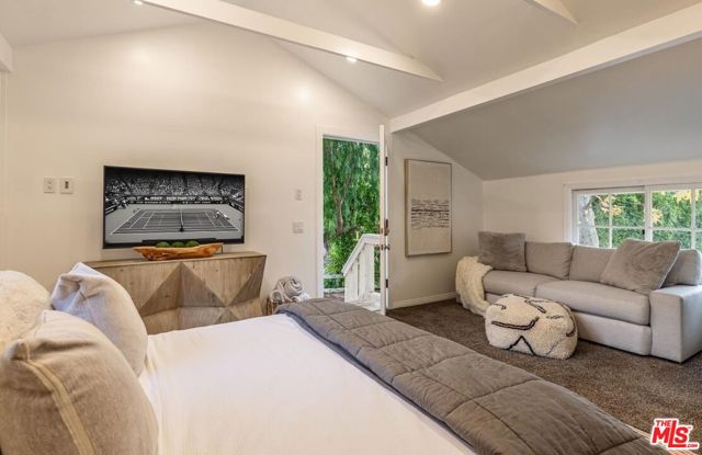 5840 Round Meadow Road, Hidden Hills CA: https://media.crmls.org/mediaz/5b719039-94eb-4bc0-af17-e705b44bcdc7.jpg