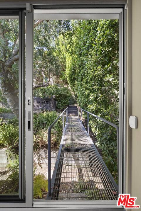 3625 Lowry Road, Los Angeles CA: https://media.crmls.org/mediaz/5b724c36-e19c-405a-8381-812ccfac76ec.jpg