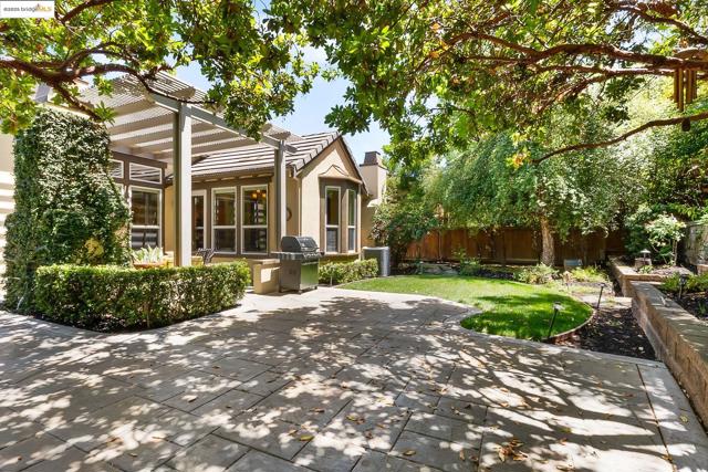 1101 Lafite Ct, Brentwood CA: https://media.crmls.org/mediaz/5b726c58-0cd7-4139-83d5-22310d5900a8.jpg