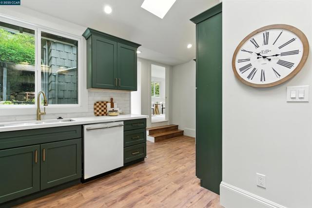5020 Golden Gate Ave, Oakland CA: https://media.crmls.org/mediaz/5b72c413-96c9-445f-84a7-22048885f106.jpg
