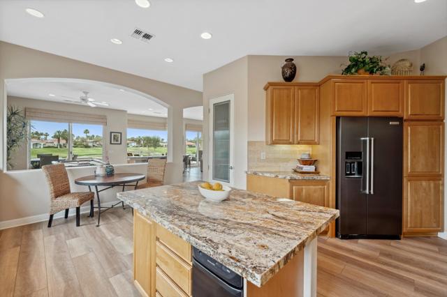 55208 Big, La Quinta CA: https://media.crmls.org/mediaz/5b72e9cc-186a-4573-b5eb-530018491e30.jpg