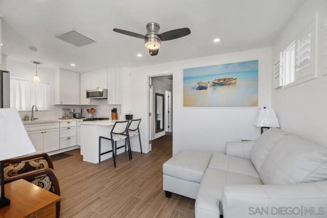 2057 Felspar St, San Diego CA: https://media.crmls.org/mediaz/5b7401a5-5d68-47ef-8e99-a879aed87c8a.jpg