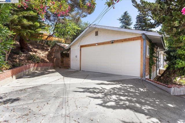 3491 Middleton Ave, Castro Valley CA: https://media.crmls.org/mediaz/5b742677-d7a5-4fb7-ad8c-1d7ab48ed589.jpg