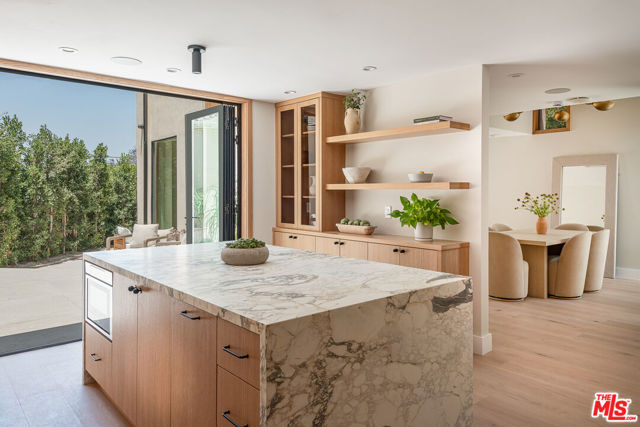 3977 Oeste Avenue, Studio City CA: https://media.crmls.org/mediaz/5b744fd7-a999-4e17-aaed-5097c88db894.jpg