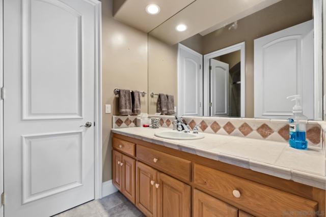 18050 Rancho La Cima Corte, Rancho Santa Fe CA: https://media.crmls.org/mediaz/5b74d80e-5eef-44cc-93a1-1a34698e0f7c.jpg
