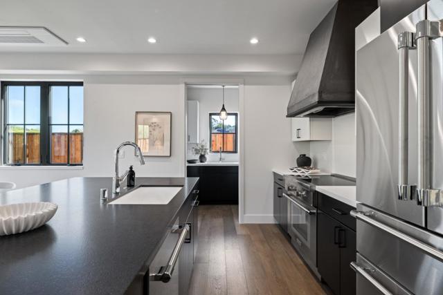 535 Creekside Court, Half Moon Bay CA: https://media.crmls.org/mediaz/5b74f1ef-6e40-46ee-89c6-f661e10ef07f.jpg