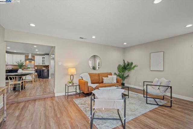 7412 Birkdale Dr, Newark CA: https://media.crmls.org/mediaz/5b757f1f-e24d-4f24-b5e2-448b9f4bc0d2.jpg