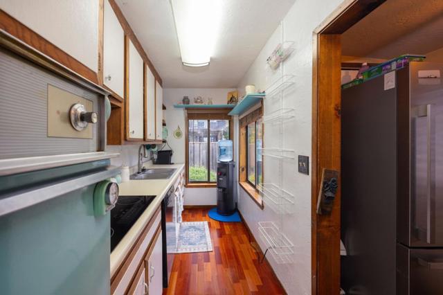 533 Alto Avenue, Half Moon Bay CA: https://media.crmls.org/mediaz/5b759cc8-633f-4827-a166-caf3931d65e8.jpg