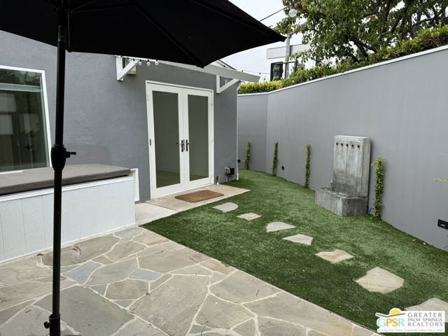 2030 Ocean Park Boulevard, Santa Monica CA: https://media.crmls.org/mediaz/5b75a33a-d541-4491-a968-09f13c88ae84.jpg