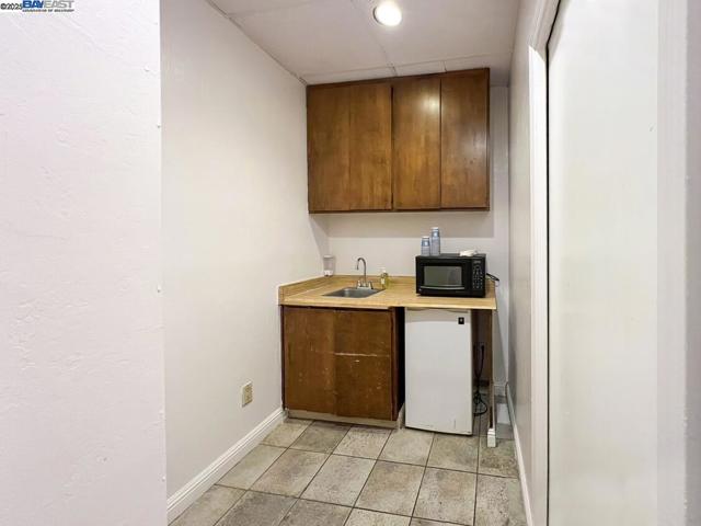 91 Gregory Ln #8, Pleasant Hill CA: https://media.crmls.org/mediaz/5b763a3b-f854-447e-ad9e-cdb9ab7bcfad.jpg