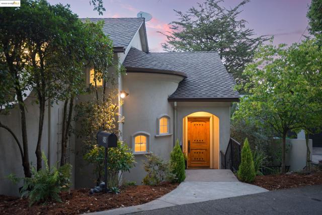 50 Pine Hills Ct, Oakland CA: https://media.crmls.org/mediaz/5b76cf43-9f57-42ca-aa68-2c2c4e4ae3cb.jpg