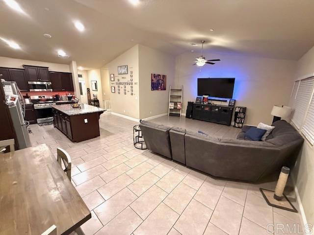 Detail Gallery Image 2 of 16 For 1170 Fire Fall Ave, Lemoore,  CA 93245 - 4 Beds | 2 Baths