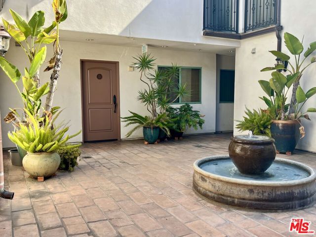 4301 Los Feliz Boulevard, Los Angeles CA: https://media.crmls.org/mediaz/5b76e456-c205-4f56-a8a6-d3c31e91da60.jpg