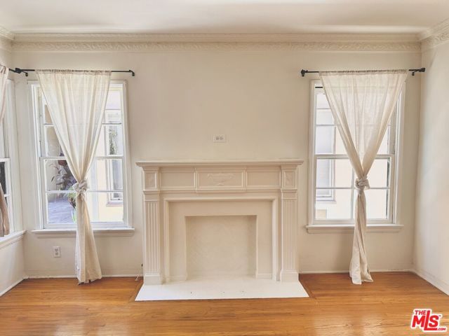 339 N Gardner Street, Los Angeles CA: https://media.crmls.org/mediaz/5b771ef6-10df-4791-9360-86e7064db8d8.jpg