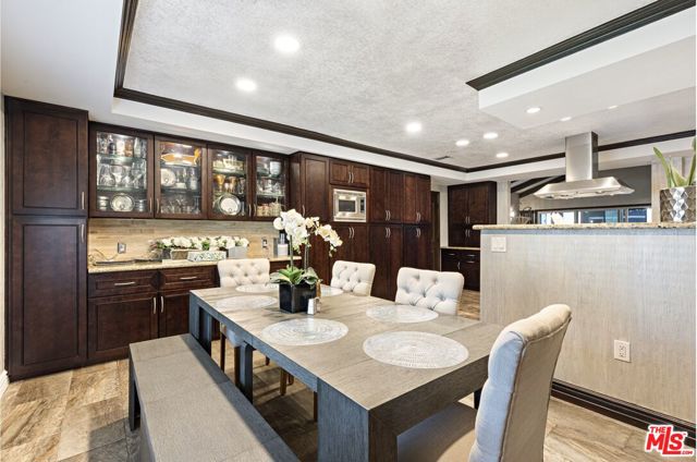 22450 Hatteras Street, Woodland Hills CA: https://media.crmls.org/mediaz/5b7745ff-f43a-4fc0-a301-933aadefe317.jpg