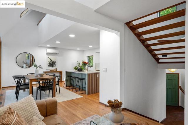 2112 Manzanita Dr, Oakland CA: https://media.crmls.org/mediaz/5b77ad47-91a5-4548-95b9-f41341f7df07.jpg