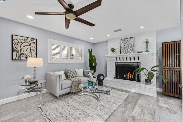 Image 16 of 38 For 36304 Magellan Dr