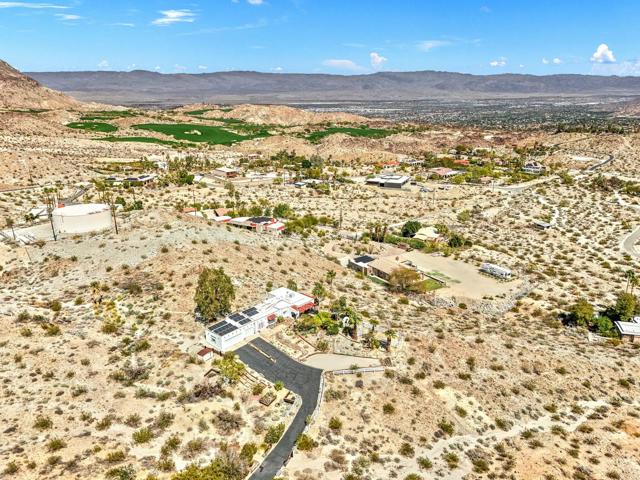 48600 Coyote Road, Palm Desert CA: https://media.crmls.org/mediaz/5b78f426-c86d-46c0-9df9-11a6dc87f7ba.jpg