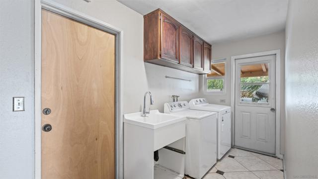 5315 Old Dairy Ct, Bonita CA: https://media.crmls.org/mediaz/5b793f8a-efb1-44fb-b678-e21b19c21882.jpg