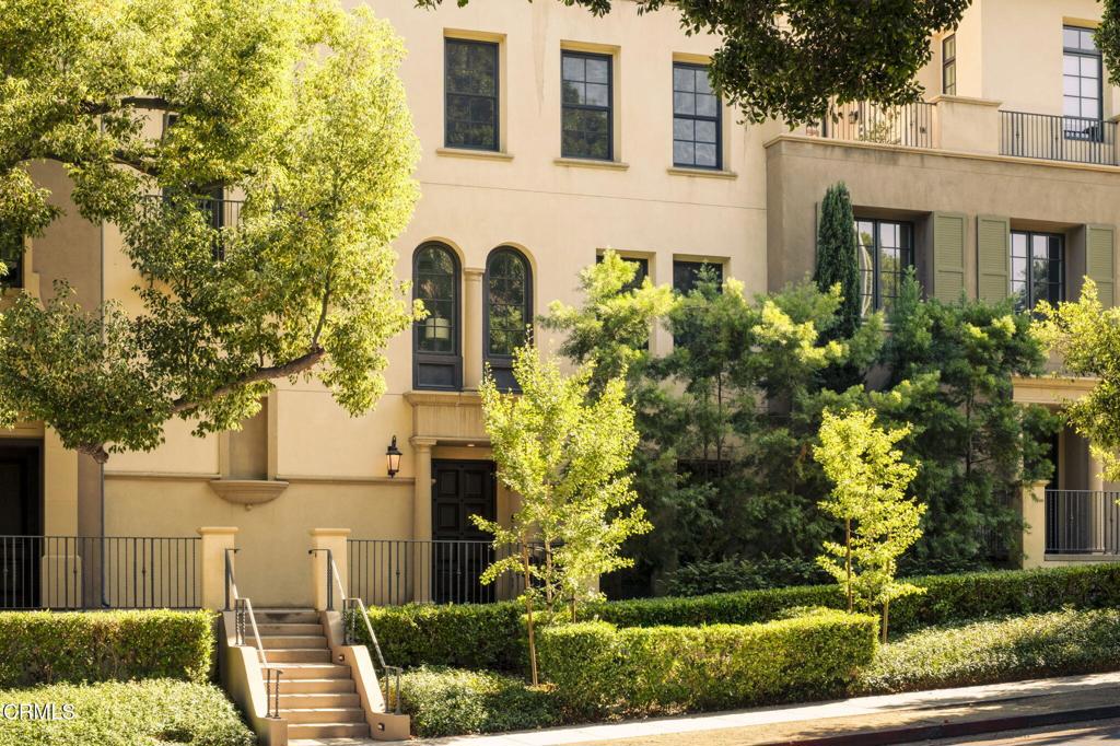 378 W Green Street #123