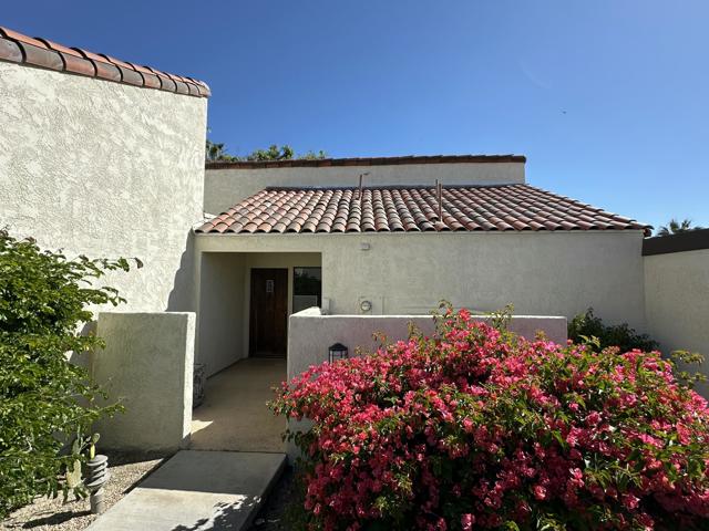 450 Sunningdale Drive, Rancho Mirage CA: https://media.crmls.org/mediaz/5b7ad01c-4ce3-4b90-b534-f1ffaa9a93d6.jpg