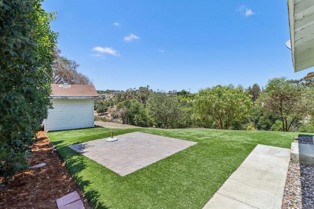 1797 99 Rabbit Hill, Fallbrook CA: https://media.crmls.org/mediaz/5b7b6b03-c385-4407-a97e-d50dab3a505e.jpg