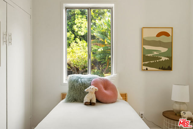 4803 Gambier Street, Los Angeles CA: https://media.crmls.org/mediaz/5b7b6b7d-fcba-4da9-8e39-415d61e3b620.jpg