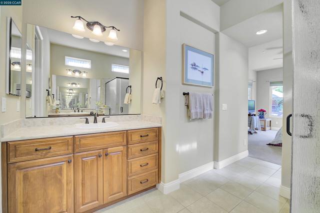 1648 Chianti Ln, Brentwood CA: https://media.crmls.org/mediaz/5b7bf804-b739-46a7-927d-271b20f7a910.jpg