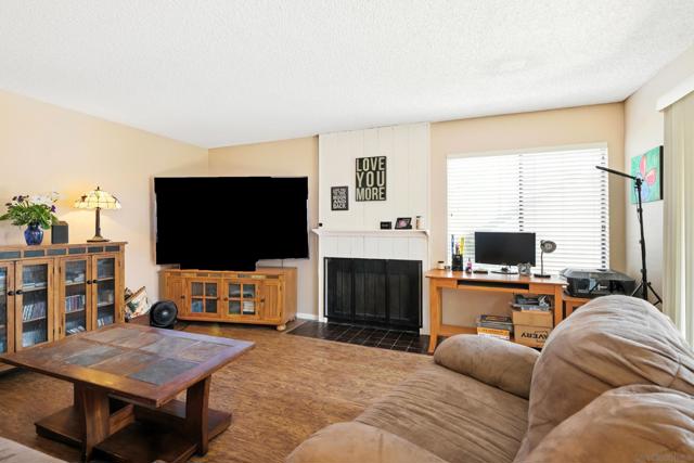 450 W W Vermont Ave, Escondido CA: https://media.crmls.org/mediaz/5b7cfb21-e30e-4fa4-9e95-73687db9c324.jpg