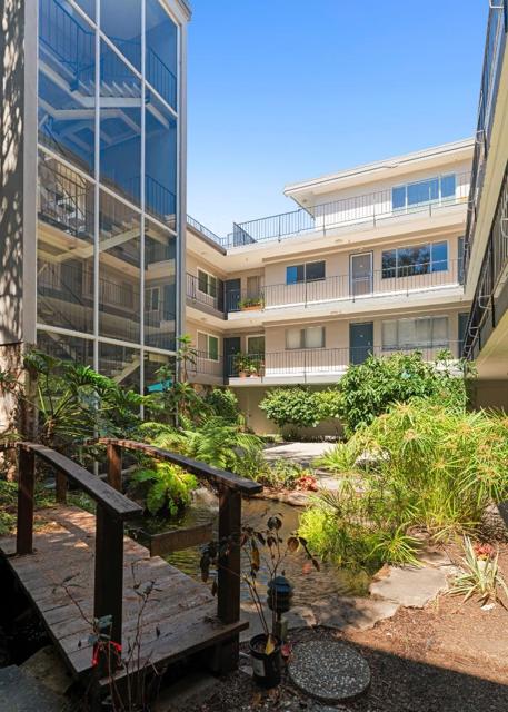 464 Clinton Street, Redwood City CA: https://media.crmls.org/mediaz/5b7d0d78-18bb-4a6f-98ed-8c09dbfd9d2e.jpg
