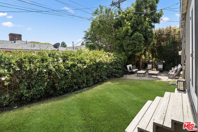 9742 Saturn Street, Los Angeles CA: https://media.crmls.org/mediaz/5b7da52c-d4a8-4dc2-85fe-92e820c7e261.jpg