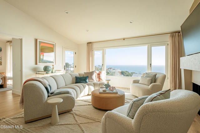 6813 Seawatch Lane, Malibu CA: https://media.crmls.org/mediaz/5b7dd32a-5a39-4a05-baa4-29f534d507d5.jpg