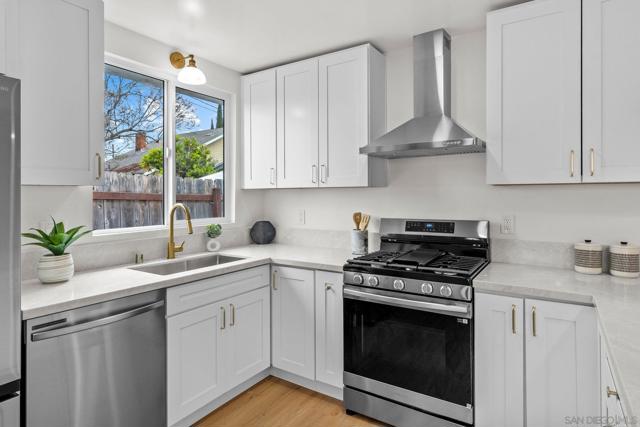 3534 36 Collier Ave, San Diego CA: https://media.crmls.org/mediaz/5b7e84b5-b404-479b-8972-f90b2148480c.jpg