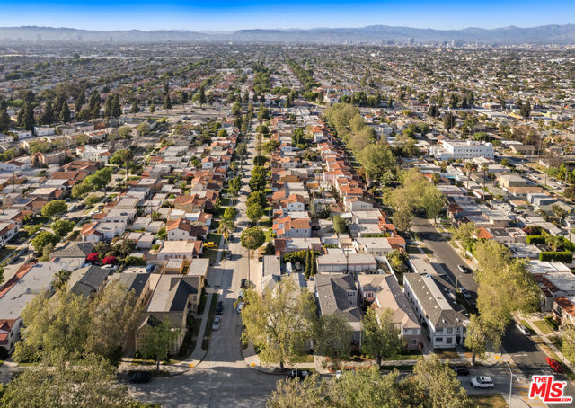 4196 5th Avenue, Los Angeles CA: https://media.crmls.org/mediaz/5b7e95c4-a0ec-45bd-9a8f-ba8f9a02df99.jpg