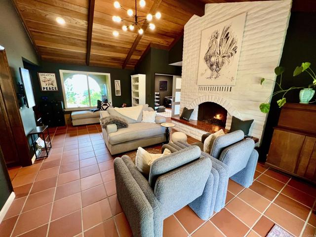 2073 Elevado Rd, Vista CA: https://media.crmls.org/mediaz/5b7ea837-ca91-4085-acf1-c7004696749c.jpg