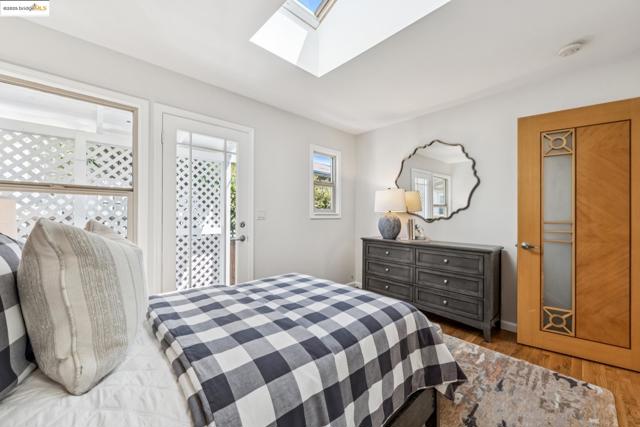 1708 Derby St, Berkeley CA: https://media.crmls.org/mediaz/5b7f5287-e600-47ee-a6e7-5e89fc6a5843.jpg