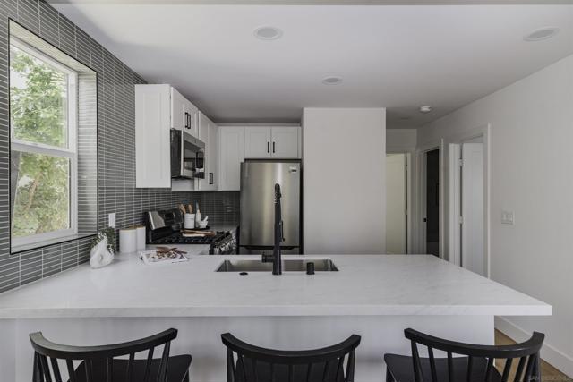 1028 30 Lincoln Ave, San Diego CA: https://media.crmls.org/mediaz/5b7f7dcd-1f9b-45b1-9cbc-608d91e38fdf.jpg