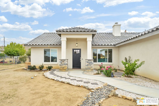 57745 San Tropeze Drive, Yucca Valley CA: https://media.crmls.org/mediaz/5b806a19-55ec-4131-929e-a88ba2ba3bc9.jpg