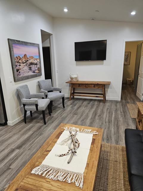 4884 Avenida Del Sol, Joshua Tree CA: https://media.crmls.org/mediaz/5b80a850-e363-4f24-baec-02587af67f6a.jpg
