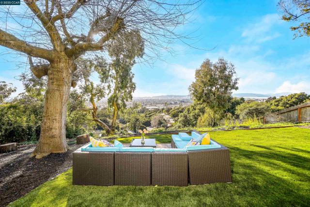 5929 Harbor View Ave, San Pablo CA: https://media.crmls.org/mediaz/5b80f952-ab9d-4298-8d57-8b1c56195efe.jpg