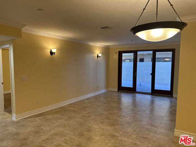 122 N Clark Drive, West Hollywood CA: https://media.crmls.org/mediaz/5b8128db-ae33-4914-9b70-9c5f267e0428.jpg