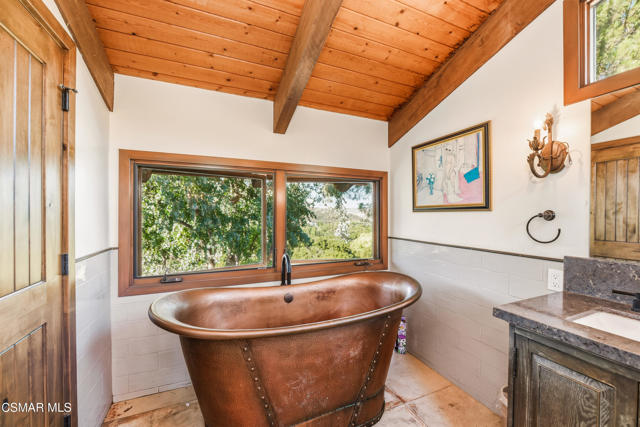 356 E Carlisle Road, Thousand Oaks CA: https://media.crmls.org/mediaz/5b815d00-f781-46f5-896f-f8e3cd33cfc0.jpg