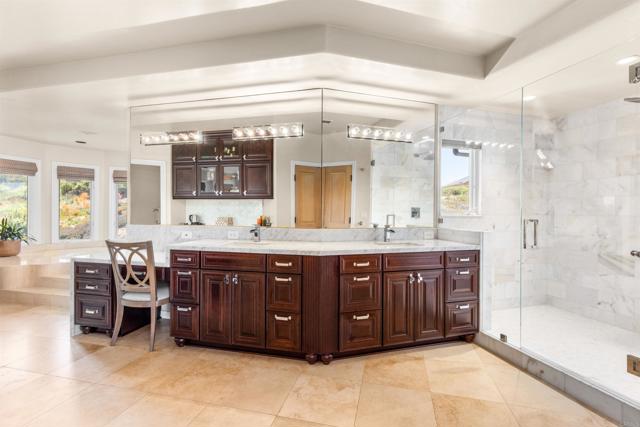 9698 Welk View Drive, Escondido CA: https://media.crmls.org/mediaz/5b822a14-408d-4f84-aefb-c4bc2b45ad96.jpg