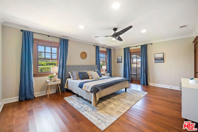 588 N Gower Street, Los Angeles CA: https://media.crmls.org/mediaz/5b822dba-7683-483c-ae1c-1f79c2fc53ce.jpg