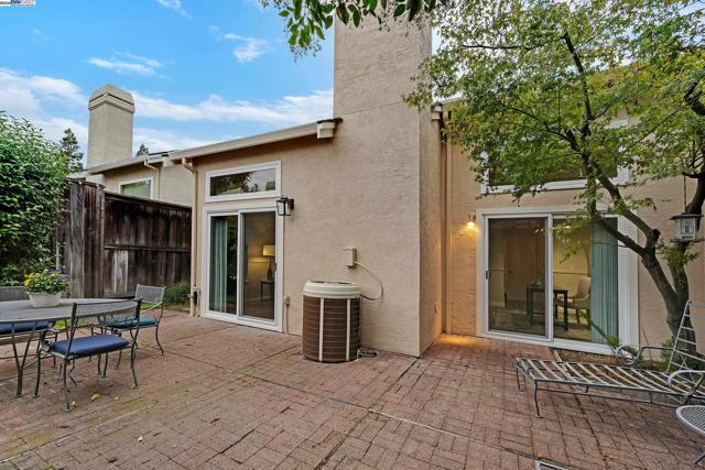 1410 Groth Cir, Pleasanton CA: https://media.crmls.org/mediaz/5b823d04-f4f7-4e26-9a15-ec03d33a47ea.jpg