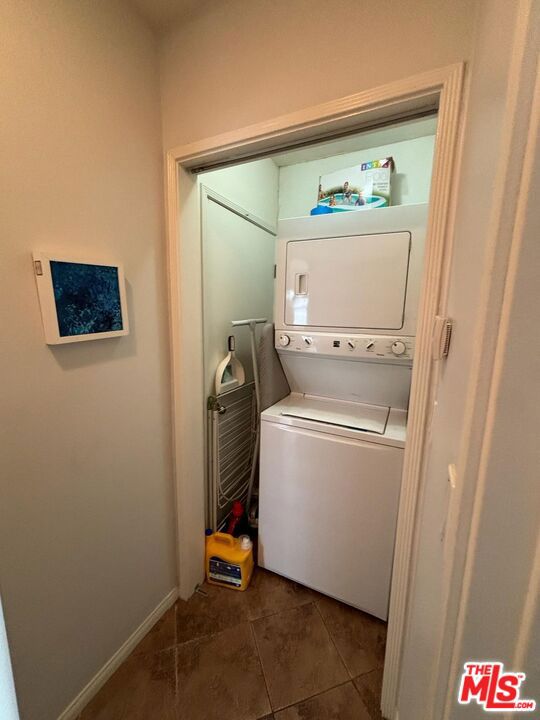 11601 Moorpark Street, North Hollywood CA: https://media.crmls.org/mediaz/5b82738a-9dd6-4fab-b8a5-62ead60ce559.jpg