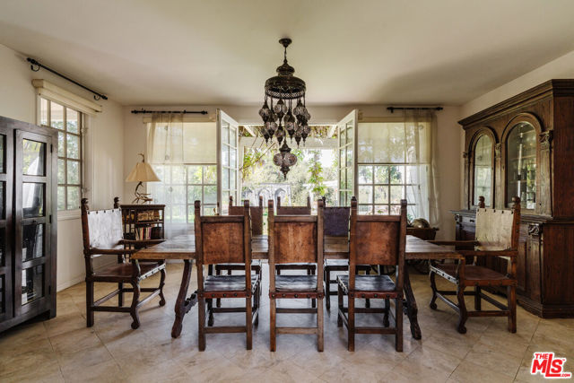 4244 Balcony Drive, Calabasas CA: https://media.crmls.org/mediaz/5b8274fd-d91b-4aa0-9785-f2c185d5c7cb.jpg