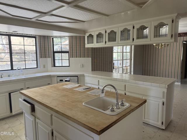 22600 Sunrise Court, Tehachapi CA: https://media.crmls.org/mediaz/5b827f7a-cc1d-415b-aee6-40873fa0e2f2.jpg