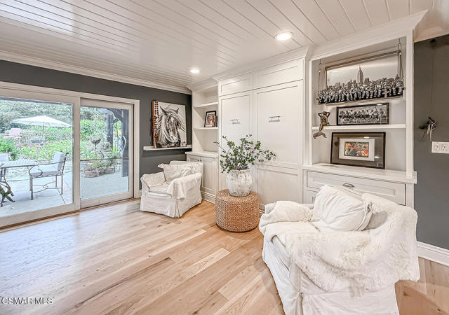 1888 El Monte Drive, Thousand Oaks CA: https://media.crmls.org/mediaz/5b82bffc-6e1f-4fa8-b3c3-280c813caf64.jpg