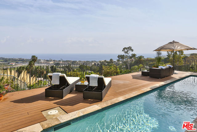 3504 Coast View Drive, Malibu CA: https://media.crmls.org/mediaz/5b82e25b-0e05-445f-96fe-ad9e99a0cbab.jpg